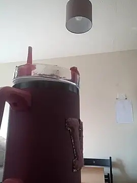 Milky flexy cat online show from 03.08.25