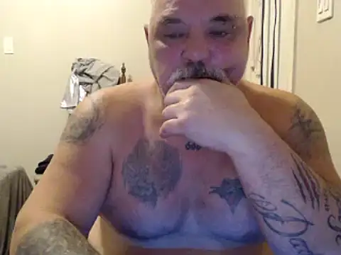 Newfiesausage1972 online show from 01.27.25