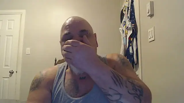 Newfiesausage1972 online show from 03.04.25