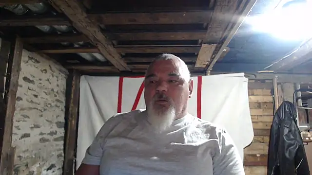 Newfiesausage1972 online show from 11.16.25