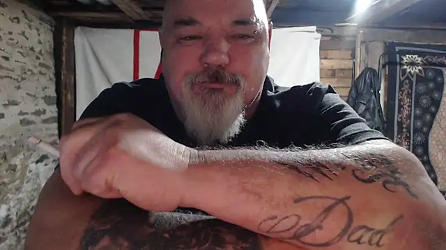 Newfiesausage1972 online show from 12.03.25