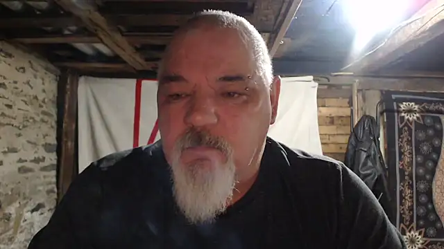 Newfiesausage1972 online show from 12.15.25