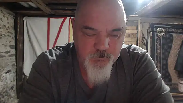 Newfiesausage1972 online show from 01.08.26