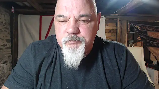 Newfiesausage1972 online show from 03.01.26