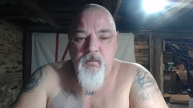 Newfiesausage1972 online show from 03.13.26