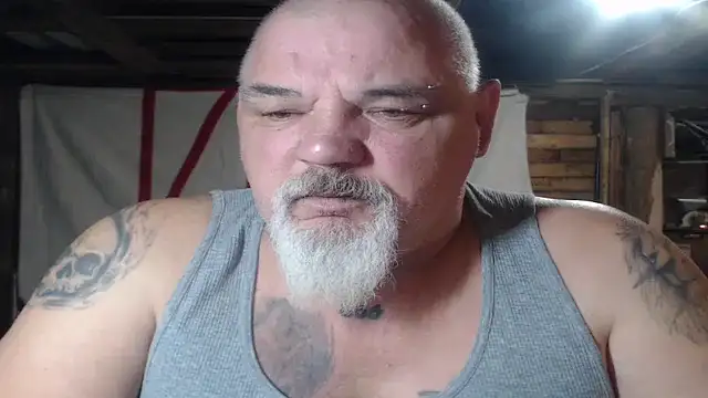 Newfiesausage1972 online show from 03.14.26