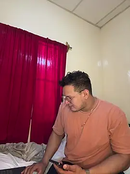 Snapshot of LATIN010 chatting on 12.16.25 LATIN010 online show from 12.16.25