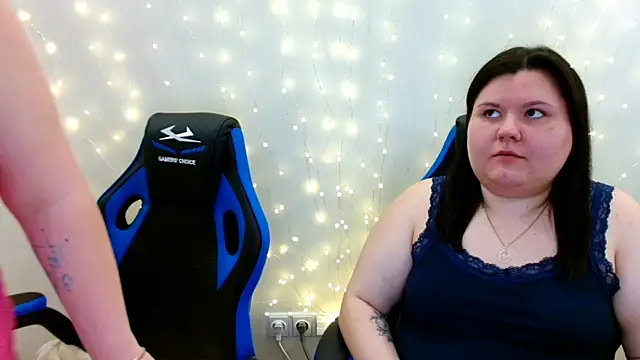 BeckyAndHellen online show from 02.05.26