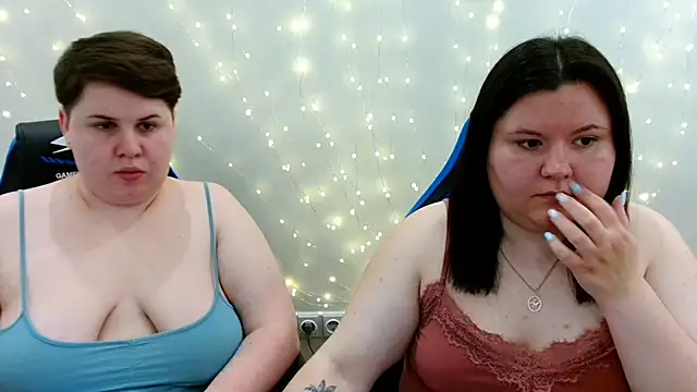 Snapshot of BeckyAndHellen chatting on 06.11.26 BeckyAndHellen online show from 06.11.26