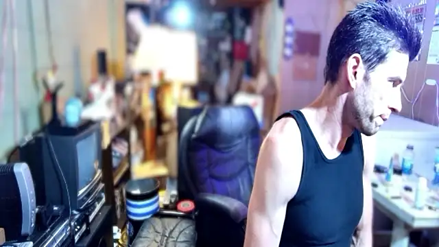 Snapshot of savageconfidence chatting on 10.15.25 savageconfidence online show from 10.15.25