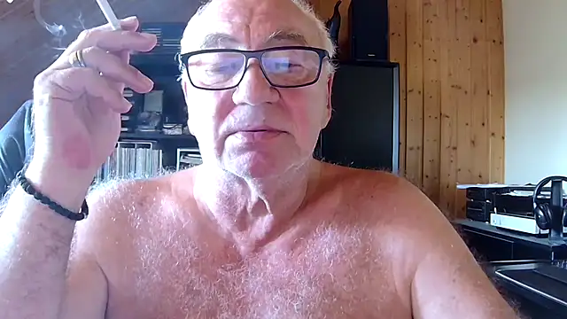 Snapshot of biggandybig chatting on 06.26.26 biggandybig online show from 06.26.26