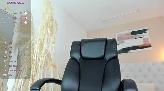Snapshot of LOISE-XX chatting on 01.19.25 LOISE-XX online show from 01.19.25