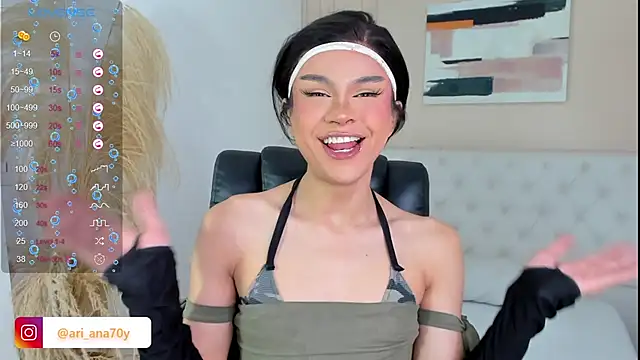 Snapshot of LOISE-XX chatting on 09.20.25 LOISE-XX online show from 09.20.25