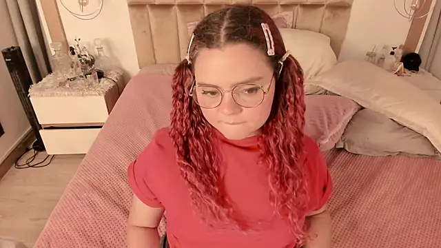 Snapshot of Twwiiggy chatting on 03.15.25 Twwiiggy online show from 03.15.25