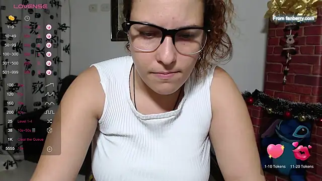 Snapshot of alexia_87 chatting on 12.10.24 alexia 87 online show from 12.10.24