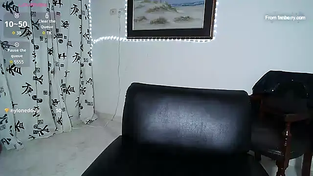 Snapshot of alexia_87 chatting on 01.21.25 alexia 87 online show from 01.21.25