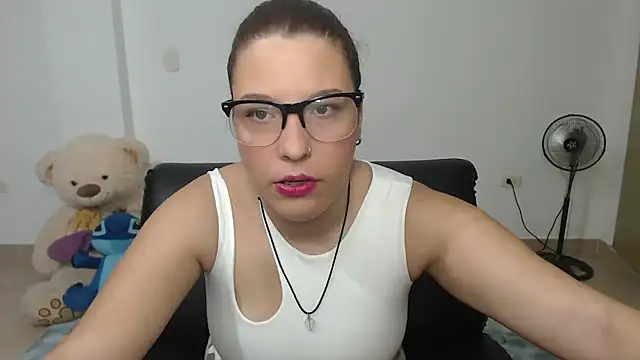 Snapshot of alexia_87 chatting on 02.23.25 alexia 87 online show from 02.23.25