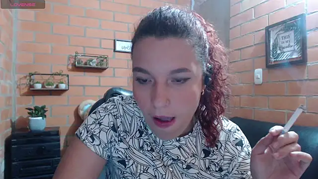 Snapshot of alexia_87 chatting on 09.09.25 alexia 87 online show from 09.09.25