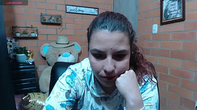 Snapshot of alexia_87 chatting on 10.16.25 alexia 87 online show from 10.16.25