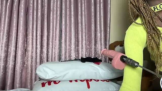 Snapshot of SexyAudreyFuck chatting on 09.09.25 SexyAudreyFuck online show from 09.09.25