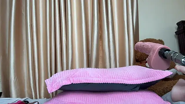 Snapshot of SexyAudreyFuck chatting on 10.14.25 SexyAudreyFuck online show from 10.14.25