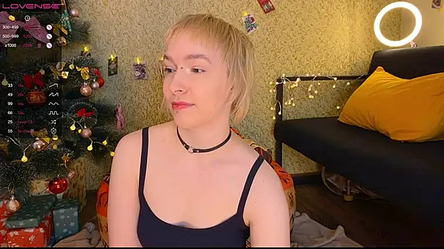 Snapshot of EmmyAmbros chatting on 01.24.25 EmmyAmbros online show from 01.24.25