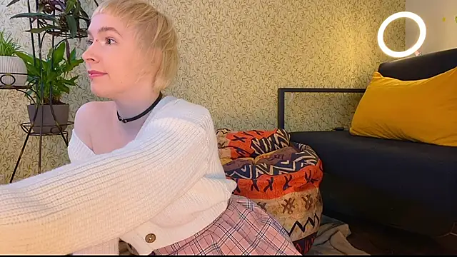Snapshot of EmmyAmbros chatting on 02.09.25 EmmyAmbros online show from 02.09.25