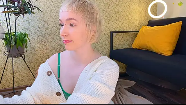 Snapshot of EmmyAmbros chatting on 02.17.25 EmmyAmbros online show from 02.17.25