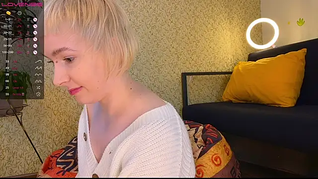 Snapshot of EmmyAmbros chatting on 02.17.25 EmmyAmbros online show from 02.17.25