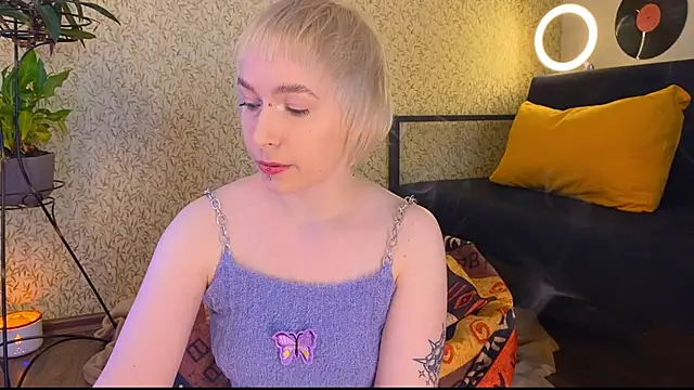 Snapshot of EmmyAmbros chatting on 03.02.25 EmmyAmbros online show from 03.02.25