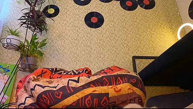 Snapshot of EmmyAmbros chatting on 03.21.25 EmmyAmbros online show from 03.21.25