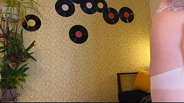 EmmyAmbros online show from 11.07.25