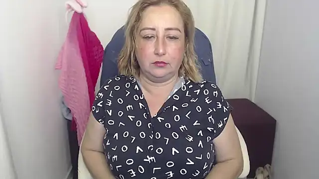Snapshot of paiper_halliwey chatting on 01.18.25 paiper halliwey online show from 01.18.25