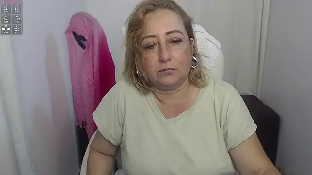 Snapshot of paiper_halliwey chatting on 02.15.25 paiper halliwey online show from 02.15.25