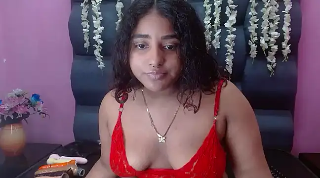 Sofia Hernandez  online show from 03.16.25