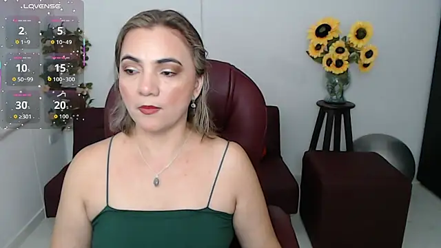 Snapshot of ana_milf chatting on 04.29.26 ana milf online show from 04.29.26