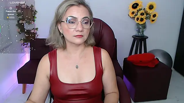 Snapshot of ana_milf chatting on 04.30.26 ana milf online show from 04.30.26