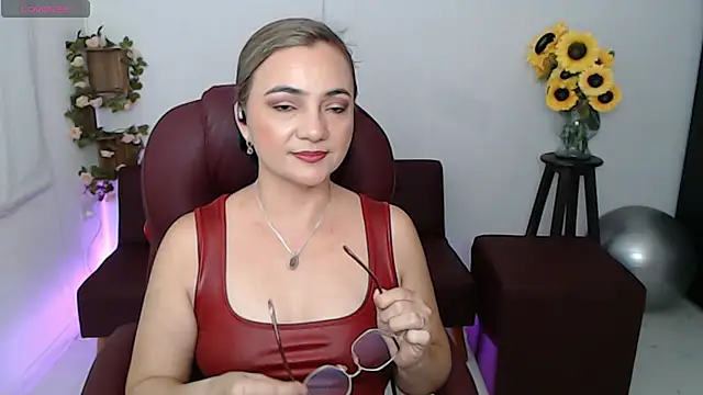 Snapshot of ana_milf chatting on 05.09.26 ana milf online show from 05.09.26