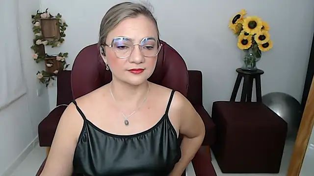 Snapshot of ana_milf chatting on 05.13.26 ana milf online show from 05.13.26