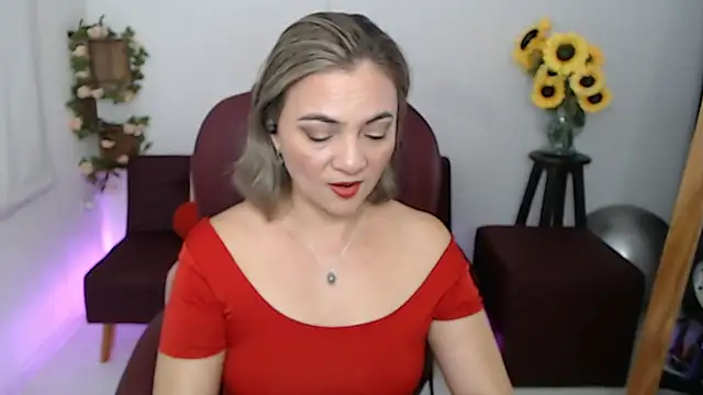 Snapshot of ana_milf chatting on 05.14.26 ana milf online show from 05.14.26