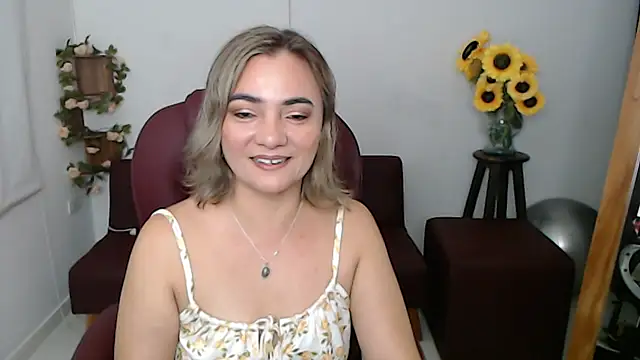 Snapshot of ana_milf chatting on 05.15.26 ana milf online show from 05.15.26