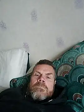 Snapshot of toptugger chatting on 11.12.25 toptugger online show from 11.12.25