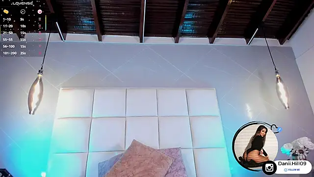 Snapshot of danii_hill_ chatting on 11.19.25 danii hill online show from 11.19.25