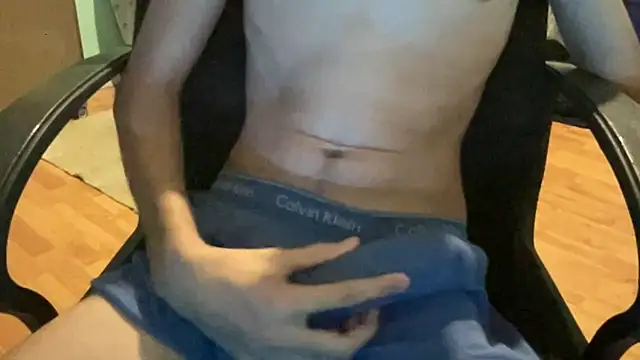 Snapshot of youngsexylad chatting on 10.13.25 youngsexylad online show from 10.13.25