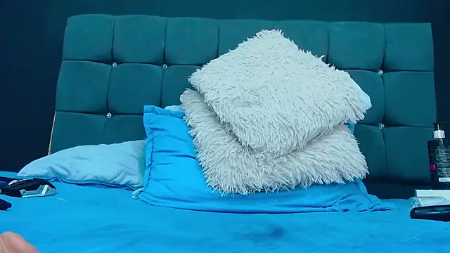 mia xx1 online show from 09.18.25