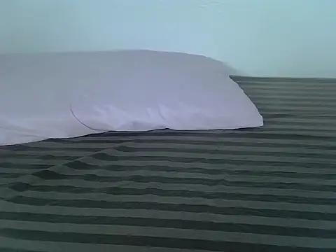 laetitia  online show from 10.12.25