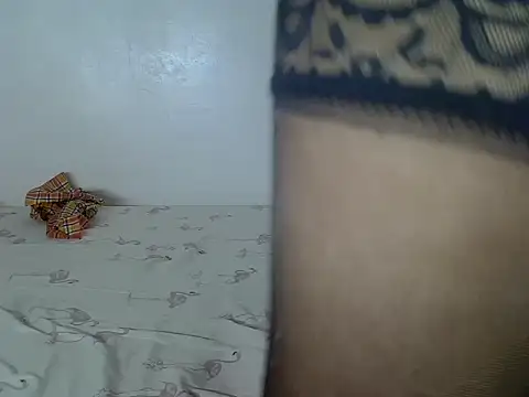 laetitia  online show from 02.25.26