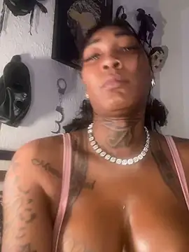 CUMQUEEN-XXX69 online show from 11.14.25