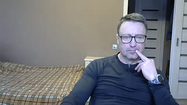 Snapshot of HarrySnake chatting on 12.11.24 HarrySnake online show from 12.11.24