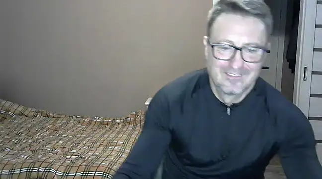 Snapshot of HarrySnake chatting on 12.12.24 HarrySnake online show from 12.12.24